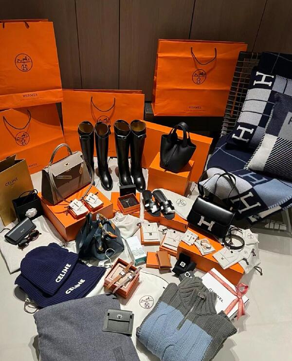 荆州公安县回收奢侈品鞋服.jpg
